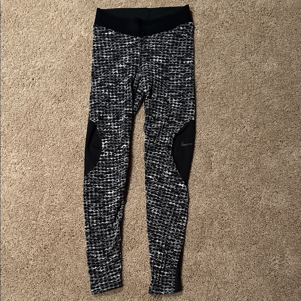 Nike Monochrome Patterned Leggings